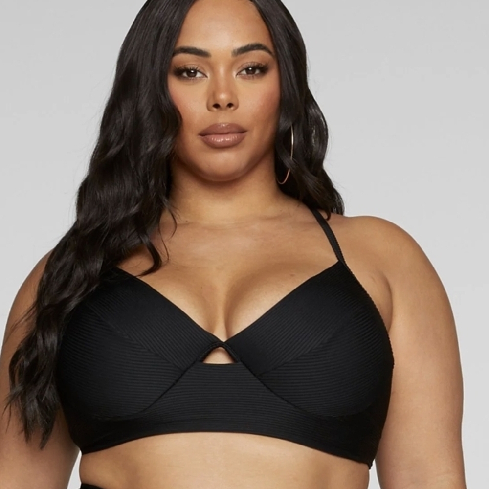 Fashion to Figure Black Bra with Adjustable Straps and Cutout